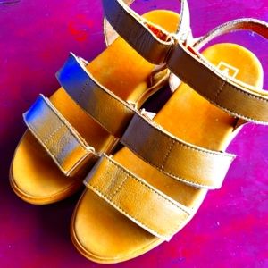 NWOT Vans Colfax Leather Women's Sandal Size 8 Mustard platform 90s style